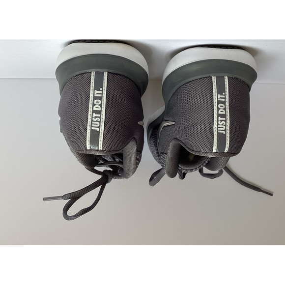 Nike running shoes-animal print - Picture 2 of 4